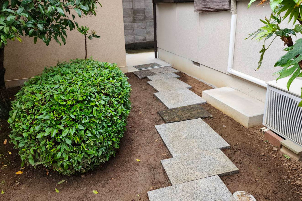 山梨県甲府市 外構工事（石張り、植栽）