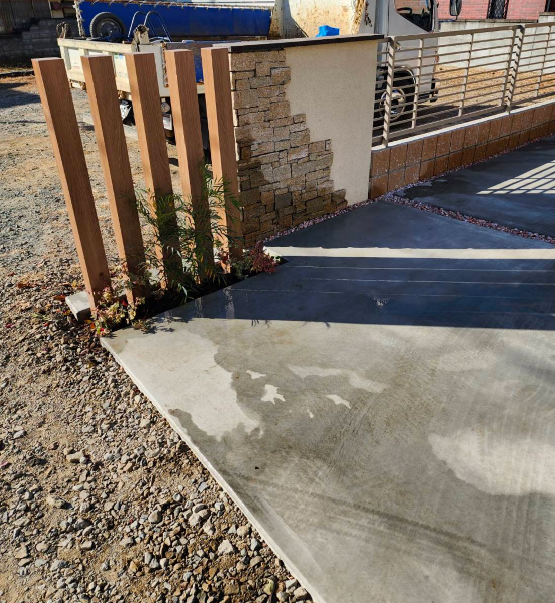 山梨県昭和町 外構工事（物置設置、フェンス、カーポート、デッキ）