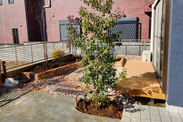 山梨県昭和町 外構工事（物置設置、フェンス、カーポート、デッキ）