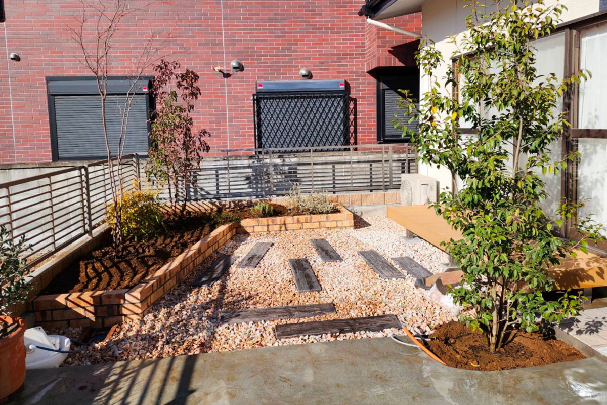 山梨県昭和町 外構工事（物置設置、フェンス、カーポート、デッキ）