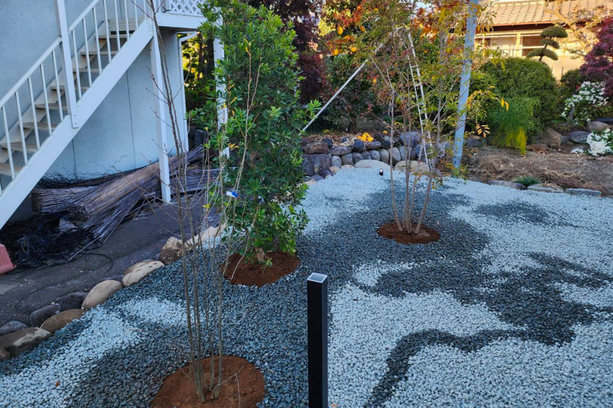 山梨県山梨市 外構工事（芝はり、植栽、デッキ）