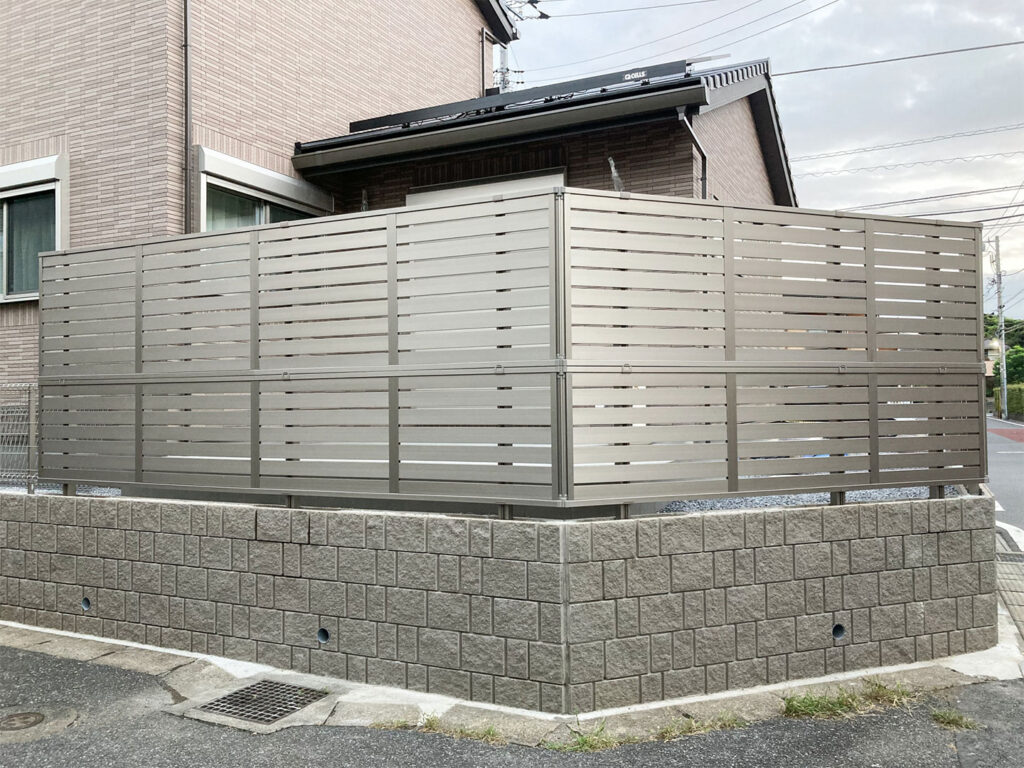 目隠しフェンスとブロック塀の外構施工事例